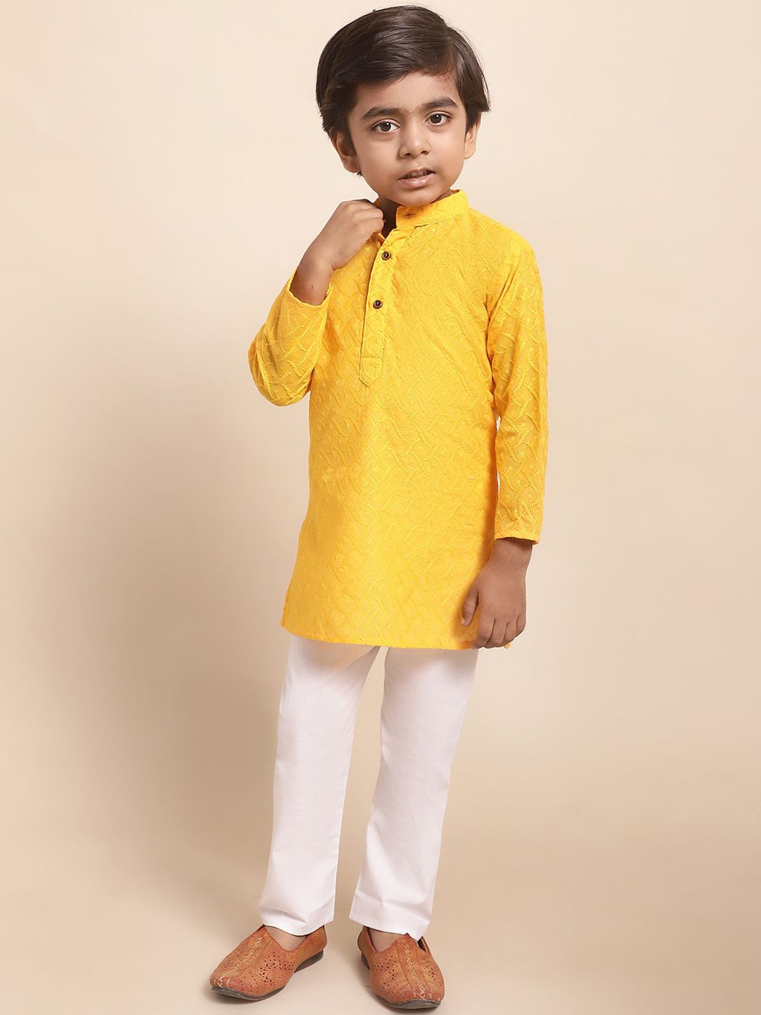 Superminis Boys Ethnic Motifs Embroidered Pure Cotton Straight Kurta with Pyjamas, Yellow
Superminis Boys Ethnic Motifs Embroidered Pure Cotton Straight Kurta with Pyjamas, Yellow