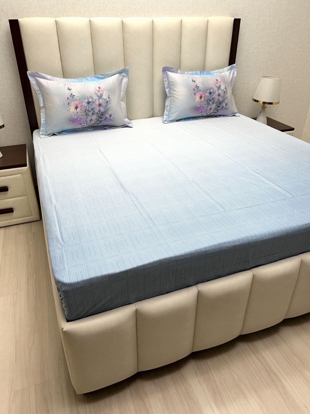 Pure Decor Royal Majestic Printed Pure Cotton 240 TC King Bedsheet Set 2.74 m x 2.74 m, Blue
Pure Decor Royal Majestic Printed Pure Cotton 240 TC King Bedsheet Set 2.74 m x 2.74 m, Blue