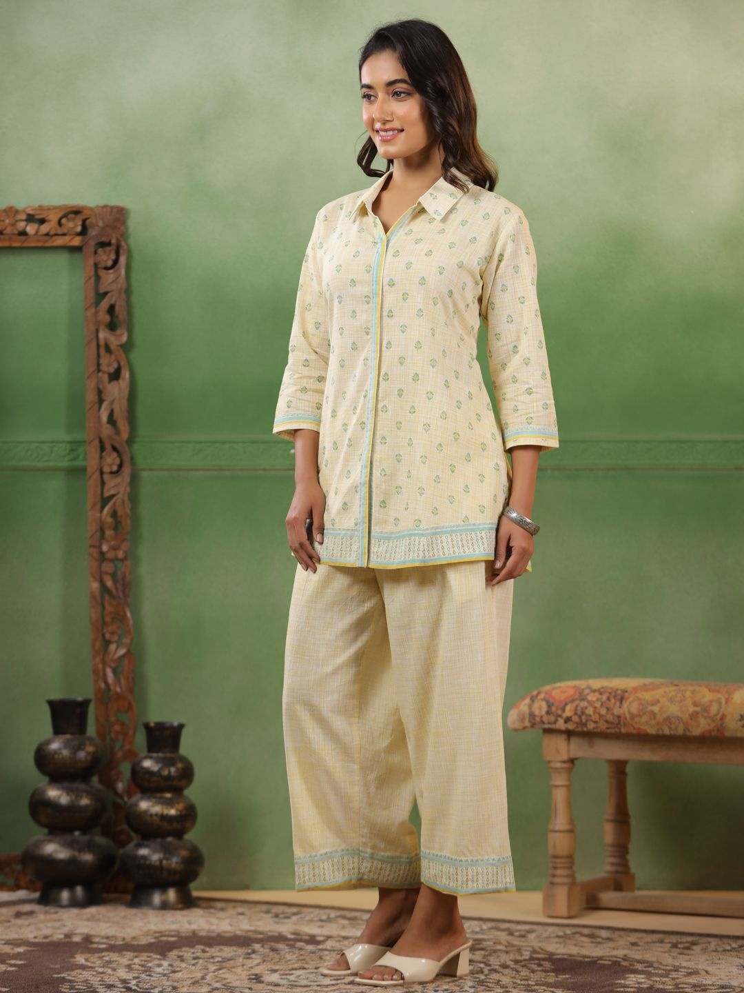 Span Floral Printed Shirt Collar Pure Cotton Straight Short Kurti With Palazzo, Off white
Span Floral Printed Shirt Collar Pure Cotton Straight Short Kurti With Palazzo, Off white