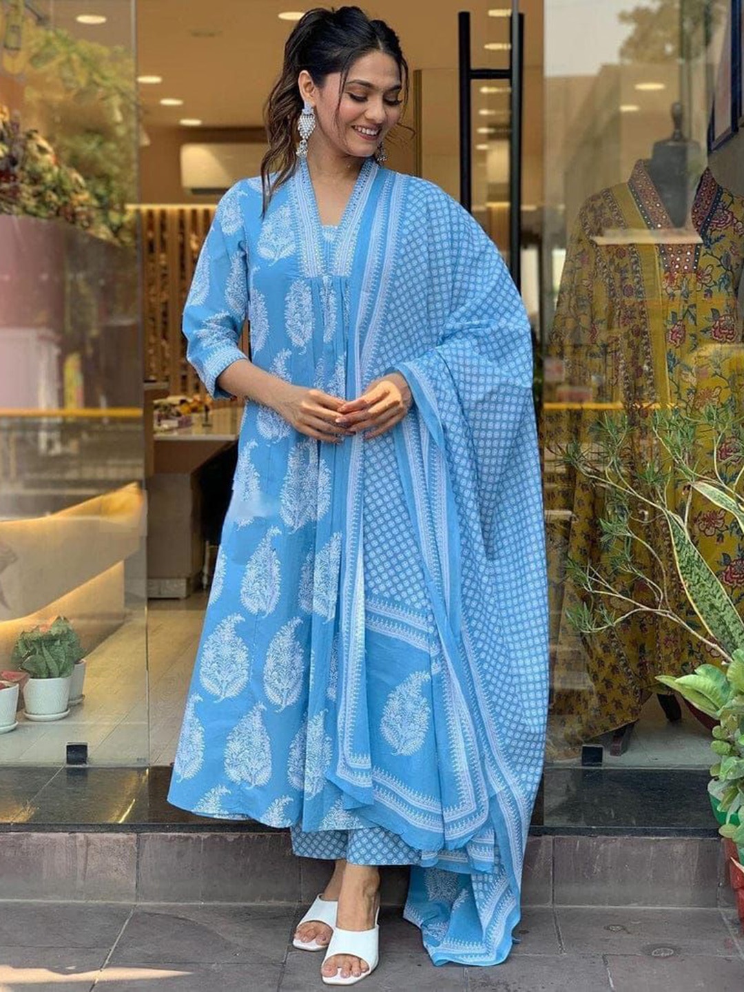 Modestouze Attires Floral Printed Pleated V-Neck A-Line Kurta With Trousers And Dupatta, Blue
Modestouze Attires Floral Printed Pleated V-Neck A-Line Kurta With Trousers And Dupatta, Blue