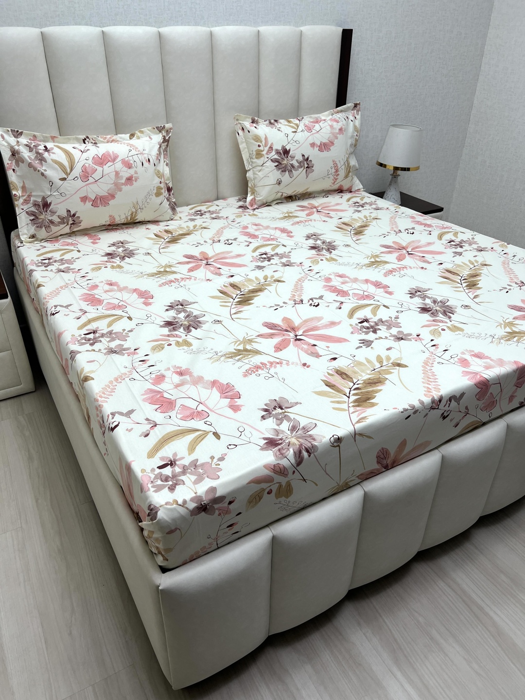 Pure Decor White Floral Printed Pure Cotton 300 TC King Bedsheet Set 2.74 m x 2.74 m
Pure Decor White Floral Printed Pure Cotton 300 TC King Bedsheet Set 2.74 m x 2.74 m