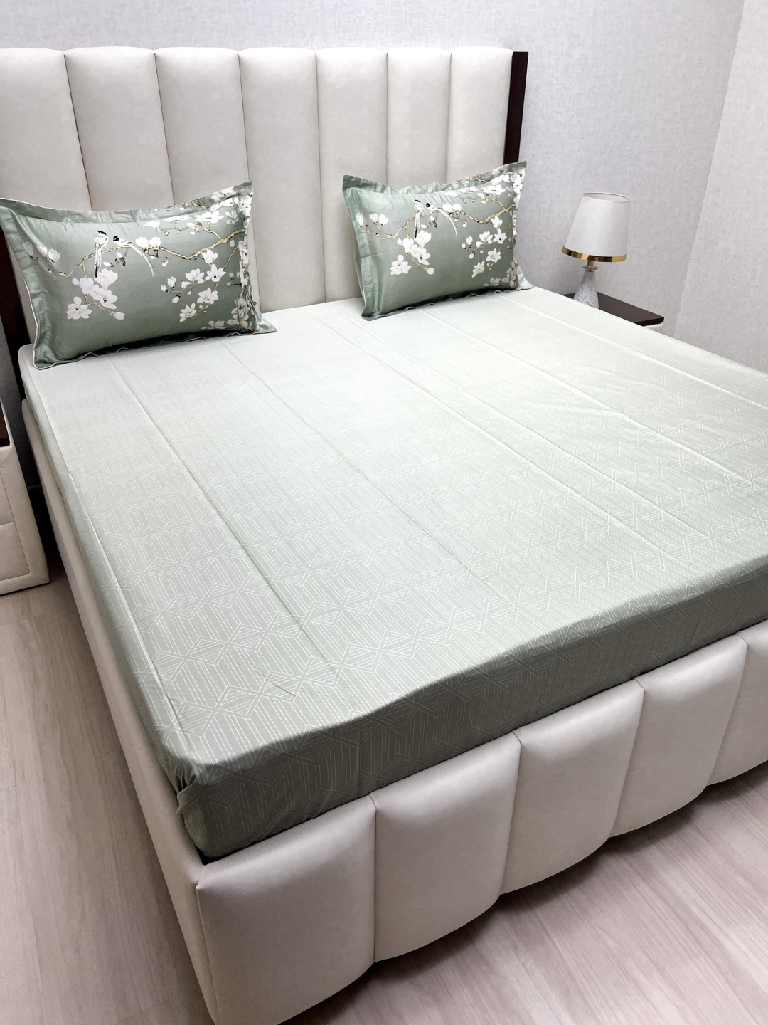 Pure Decor Royal Majestic Green Printed Cotton 260 TC King Bedsheet Set 2.74m x 2.74m
Pure Decor Royal Majestic Green Printed Cotton 260 TC King Bedsheet Set 2.74m x 2.74m