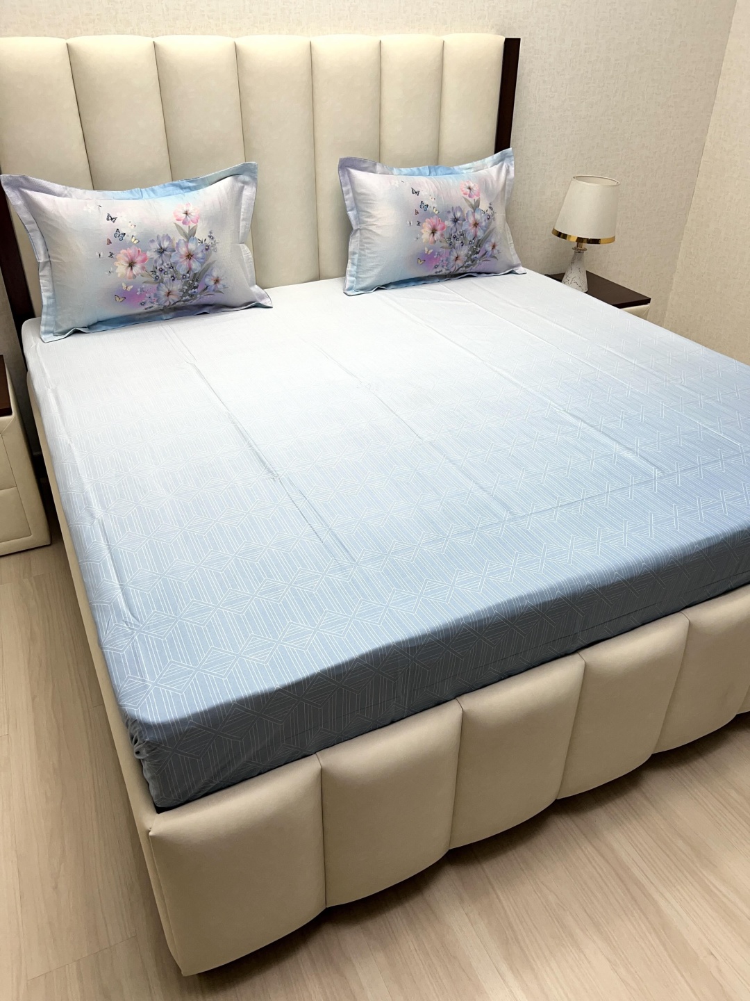Pure Decor Royal Majestic Blue Printed Pure Cotton 500 TC King Bedsheet Set 2.74 x 2.74 m
Pure Decor Royal Majestic Blue Printed Pure Cotton 500 TC King Bedsheet Set 2.74 x 2.74 m