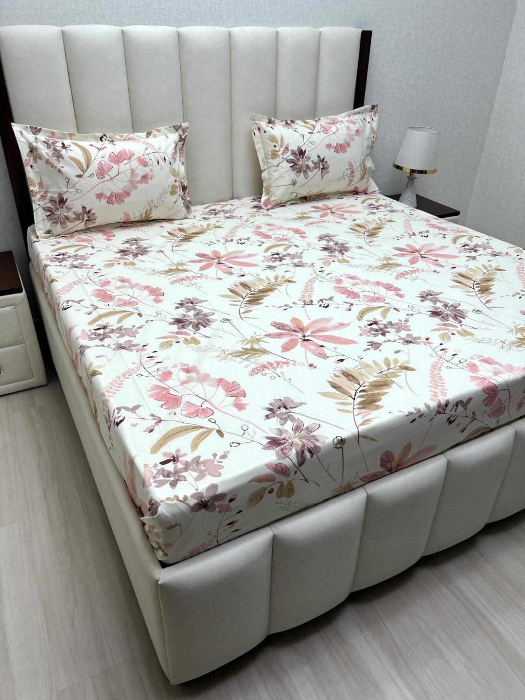 Pure Decor White Floral Printed Pure Cotton 260 TC King Bedsheet Set 2.74 m x 2.74 m
Pure Decor White Floral Printed Pure Cotton 260 TC King Bedsheet Set 2.74 m x 2.74 m