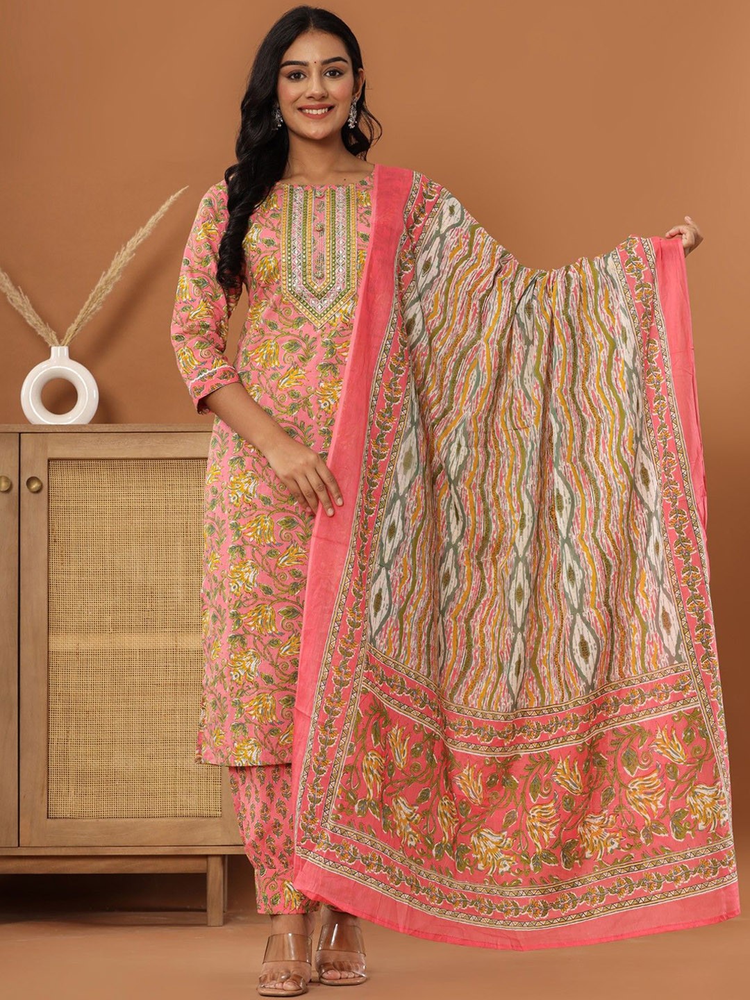 ASANSHI Floral Printed Round Neck Pure Cotton Straight Kurta With Salwar & Dupatta, Peach
ASANSHI Floral Printed Round Neck Pure Cotton Straight Kurta With Salwar & Dupatta, Peach
