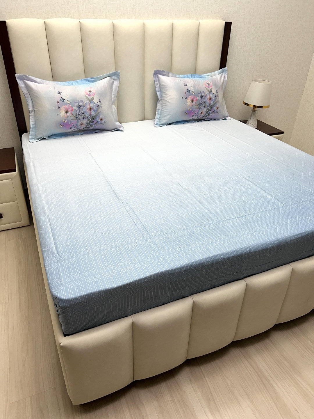 Pure Decor Royal Majestic Blue Geometric 400 TC Cotton King Bedsheet Set 2.74 m x 2.74 m
Pure Decor Royal Majestic Blue Geometric 400 TC Cotton King Bedsheet Set 2.74 m x 2.74 m