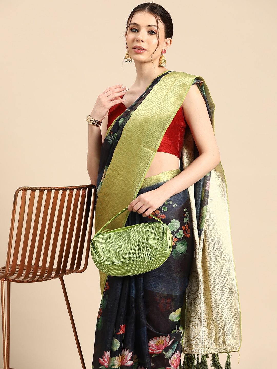 DIVASTRI Pichwai Munga Checks Silk Digital Printed Saree With Woven Pallu & Border, Navy blue
DIVASTRI Pichwai Munga Checks Silk Digital Printed Saree With Woven Pallu & Border, Navy blue