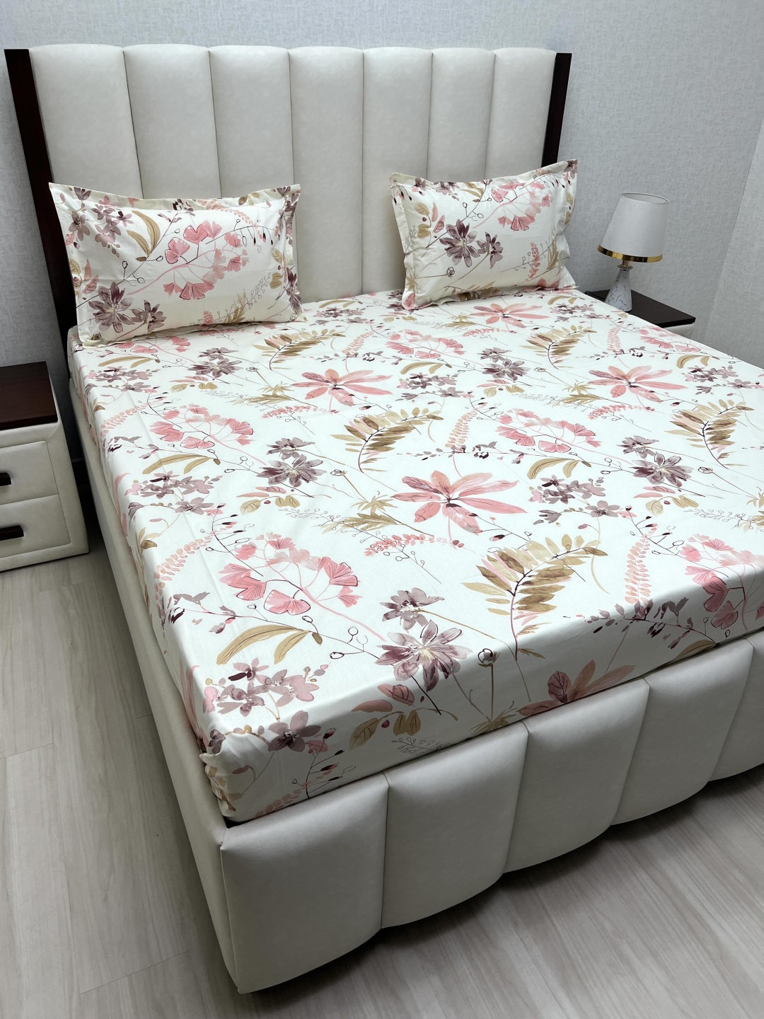 Pure Decor White & Pink Floral Printed 380 TC Cotton King Bedsheet Set 2.74 m x 2.74 m
Pure Decor White & Pink Floral Printed 380 TC Cotton King Bedsheet Set 2.74 m x 2.74 m