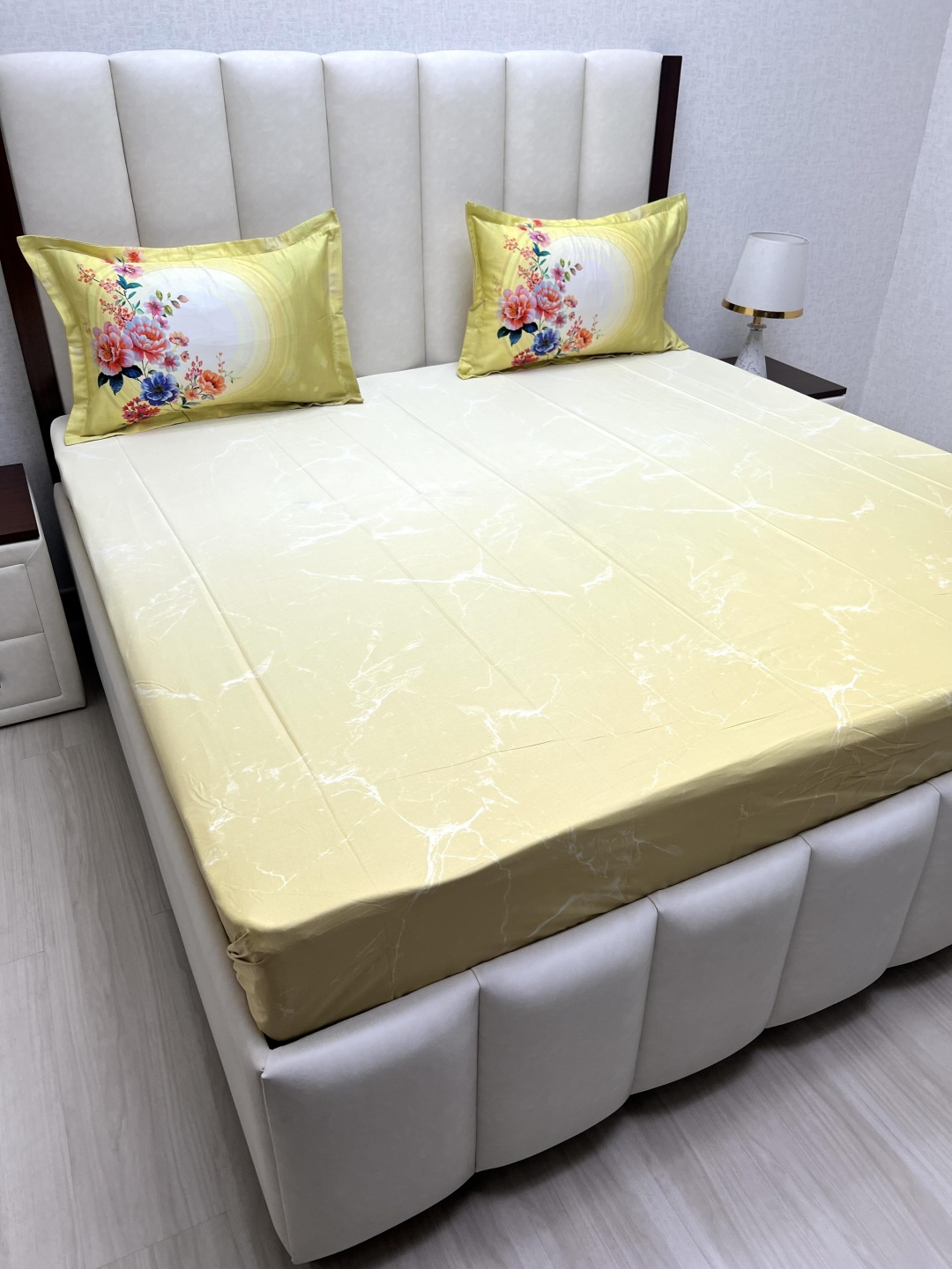 Pure Decor Royal Majestic Yellow 300 TC Pure Cotton King Bedsheet Set 2.74 m x 2.74 m
Pure Decor Royal Majestic Yellow 300 TC Pure Cotton King Bedsheet Set 2.74 m x 2.74 m