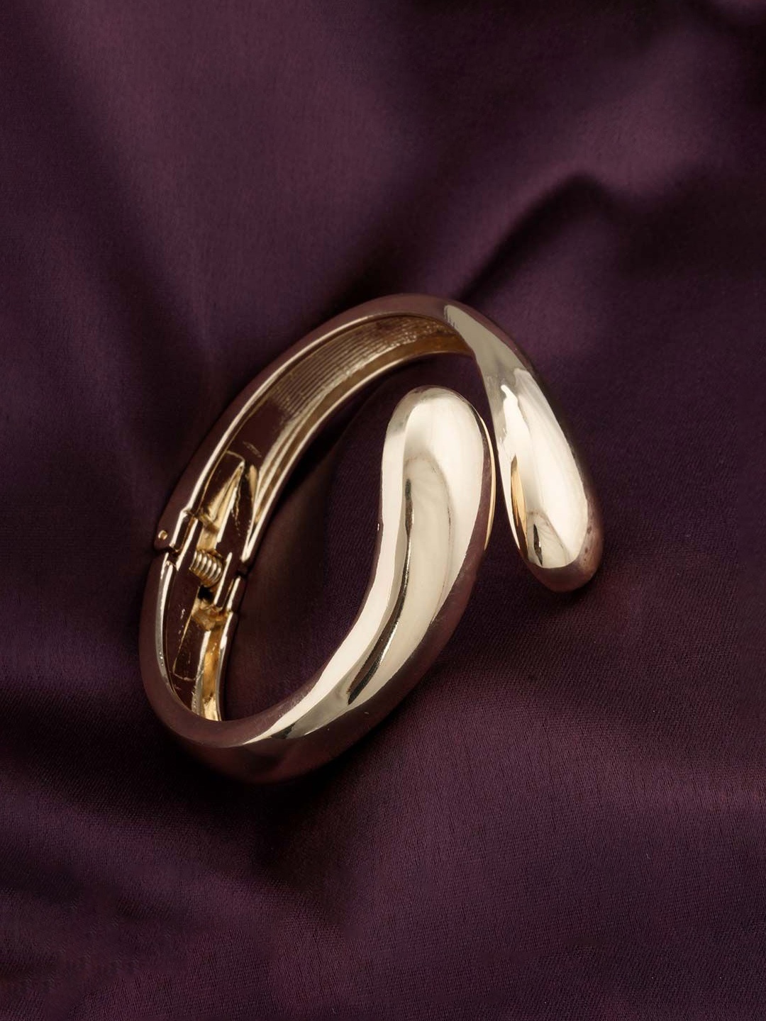 PALMONAS Gold-Plated Waterproof & Anti-Tarnish Stainless Steel Waterdrop Cuff Bracelet
PALMONAS Gold-Plated Waterproof & Anti-Tarnish Stainless Steel Waterdrop Cuff Bracelet