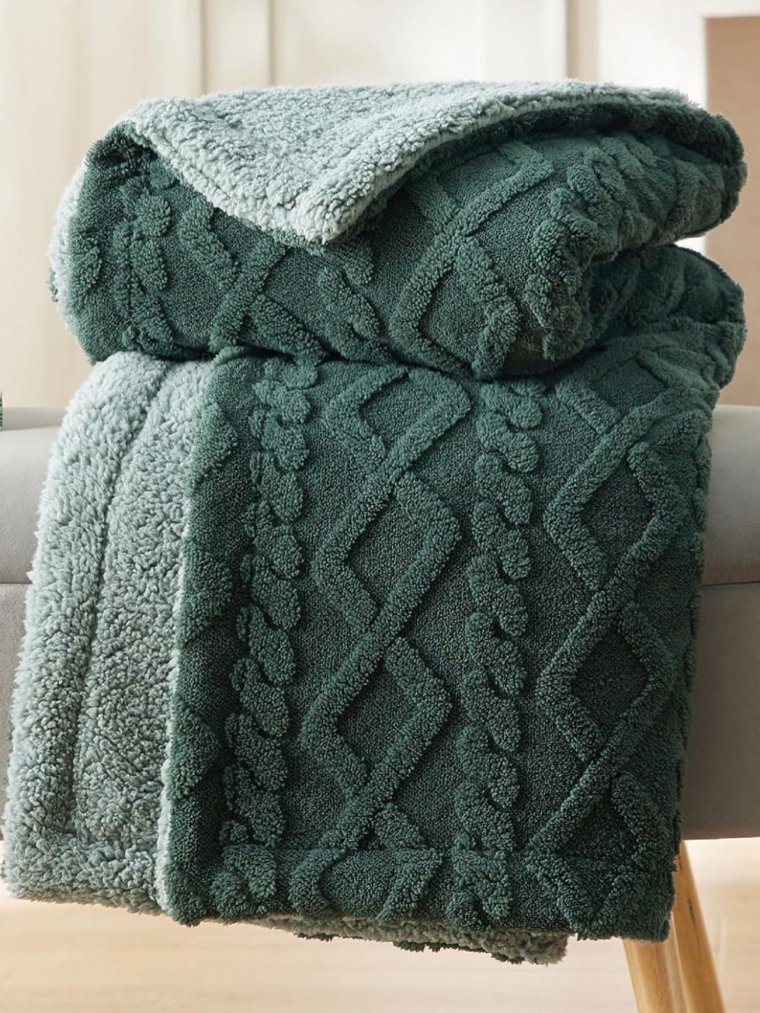 VAS COLLECTIONS Luxury Coral Green Geometric Heavy Winter 500 GSM Double Bed Blanket
VAS COLLECTIONS Luxury Coral Green Geometric Heavy Winter 500 GSM Double Bed Blanket
