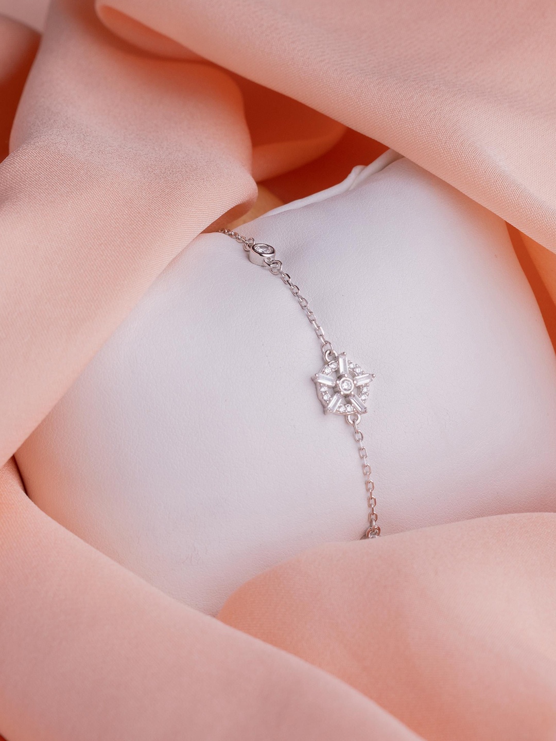 LIORA 925 Silver Jewellery Women Sterling Silver Cubic Zirconia Rhodium-Plated Link Bracelet
LIORA 925 Silver Jewellery Women Sterling Silver Cubic Zirconia Rhodium-Plated Link Bracelet