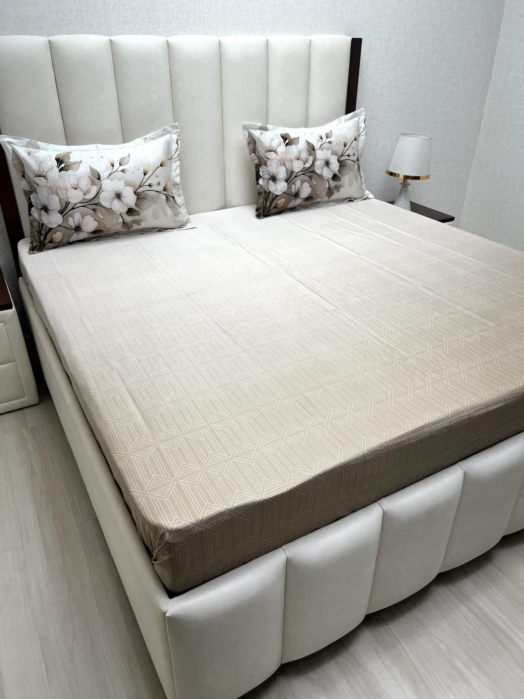 Pure Decor Royal Majestic Brown Printed Pure Cotton 300 TC King Bedsheet Set 2.74 x 2.74 m
Pure Decor Royal Majestic Brown Printed Pure Cotton 300 TC King Bedsheet Set 2.74 x 2.74 m