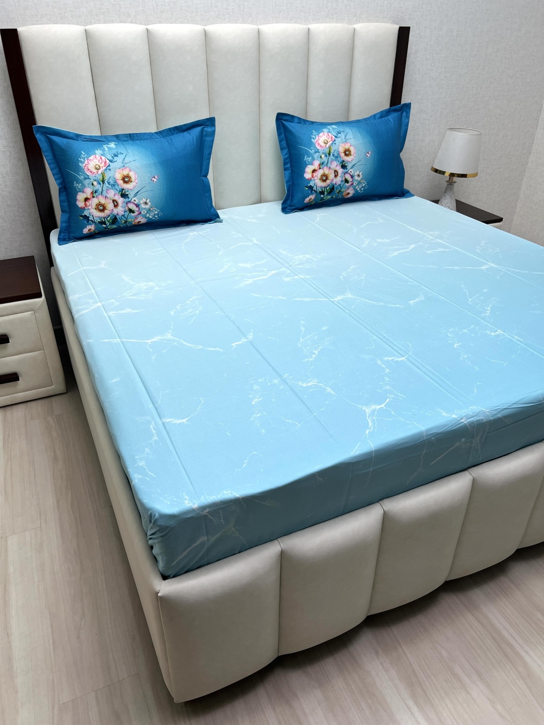 Pure Decor Royal Majestic Blue Abstract 240 TC Cotton King Bedsheet Set 2.74 m x 2.74 m
Pure Decor Royal Majestic Blue Abstract 240 TC Cotton King Bedsheet Set 2.74 m x 2.74 m
