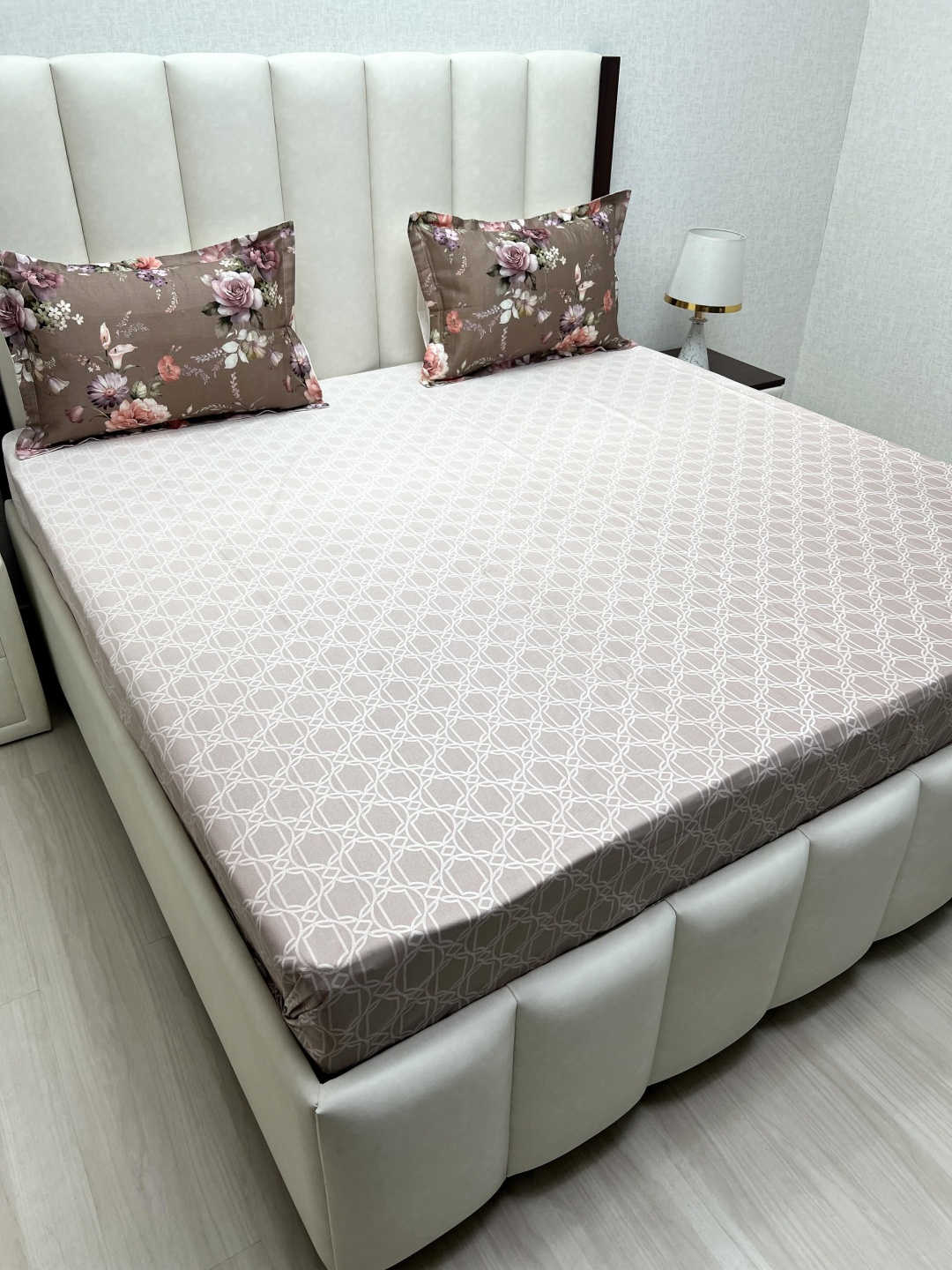 Pure Decor Royal Majestic Brown Printed 500TC Pure Cotton King Bedsheet Set 2.74m x 2.74m
Pure Decor Royal Majestic Brown Printed 500TC Pure Cotton King Bedsheet Set 2.74m x 2.74m