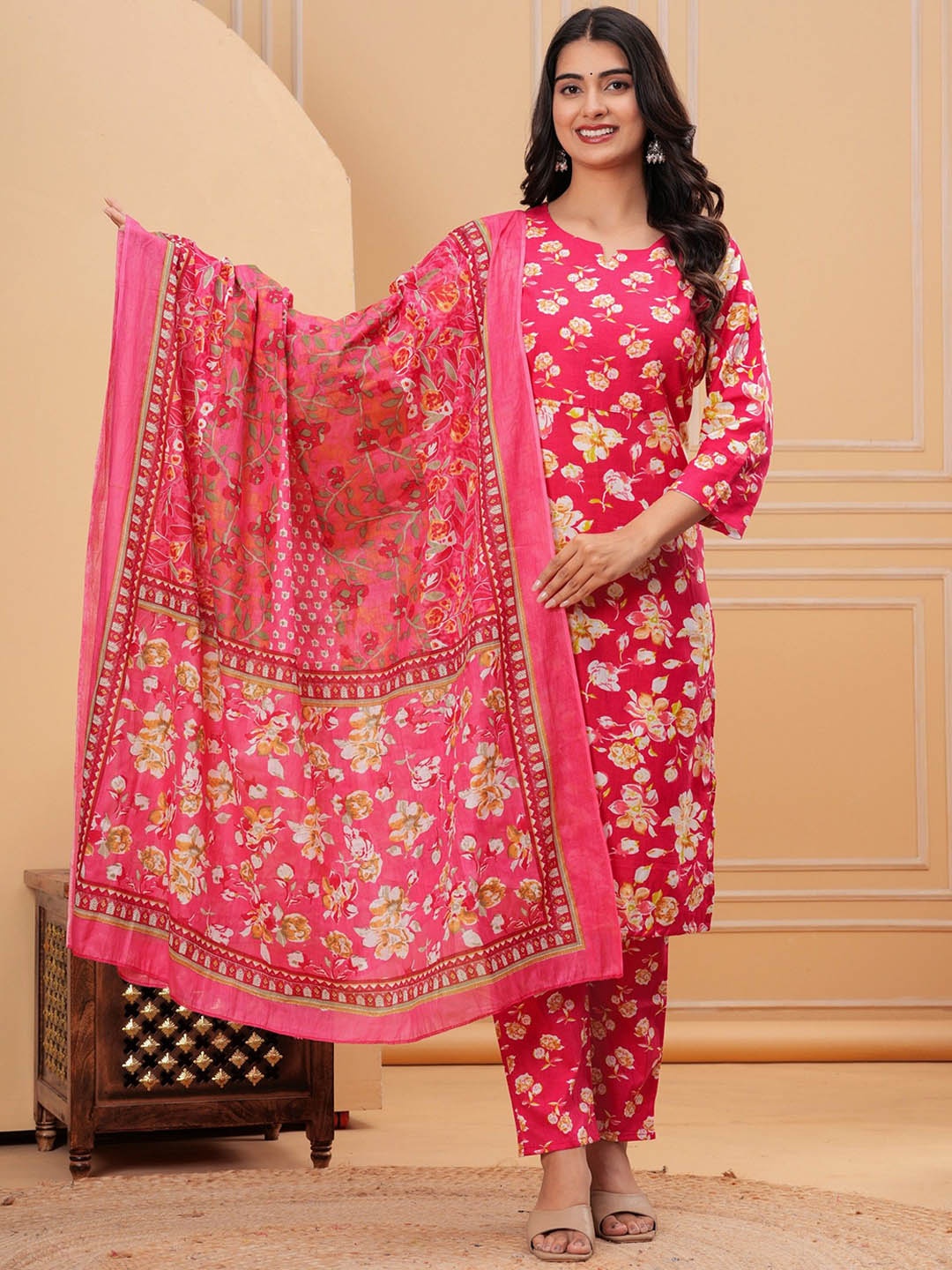 UT Venero Women Floral Printed Regular Pure Cotton Kurta with Trousers & With Dupatta, Pink
UT Venero Women Floral Printed Regular Pure Cotton Kurta with Trousers & With Dupatta, Pink