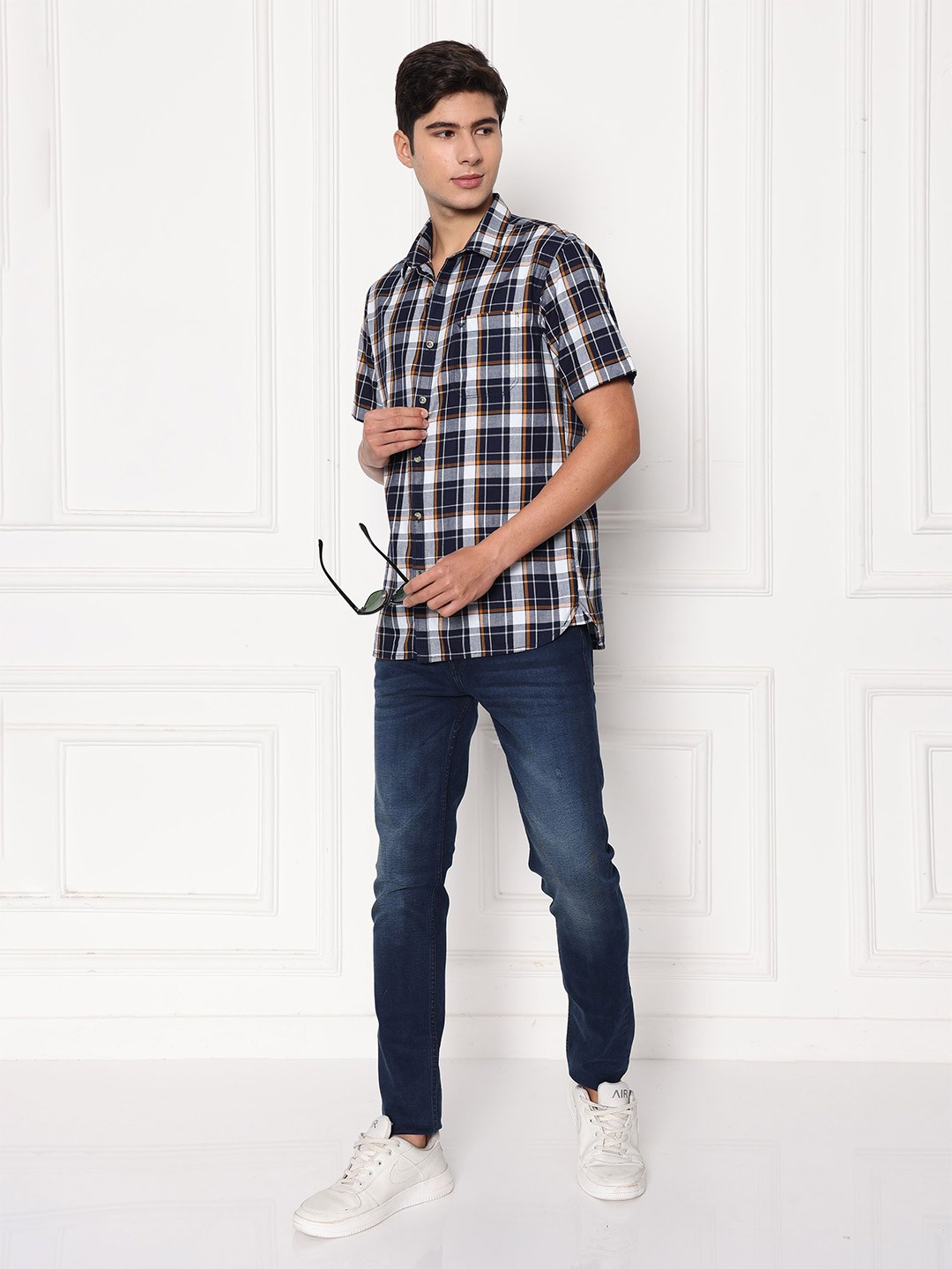 RIGS AND RAGS Men Classic Fit Spread Collar Tartan Checked Cotton Casual Shirt, Navy blue
RIGS AND RAGS Men Classic Fit Spread Collar Tartan Checked Cotton Casual Shirt, Navy blue