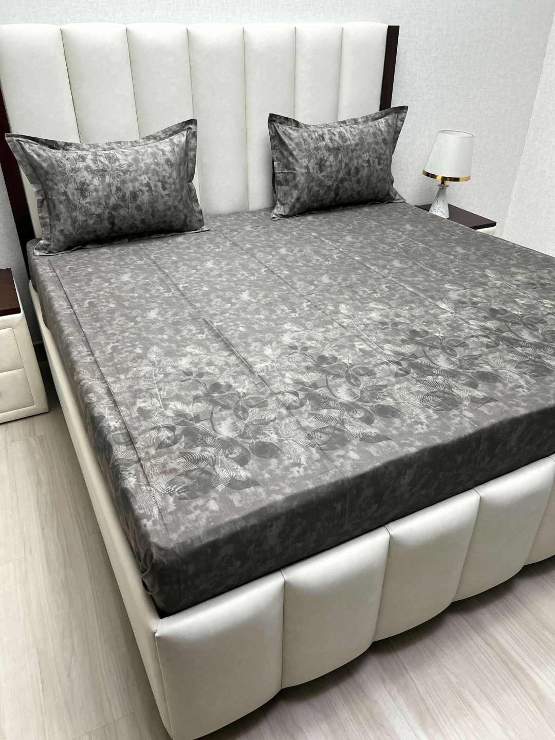 Pure Decor Brown & White Printed Pure Cotton 300 TC King Bedsheet Set 2.74 m x 2.74 m
Pure Decor Brown & White Printed Pure Cotton 300 TC King Bedsheet Set 2.74 m x 2.74 m