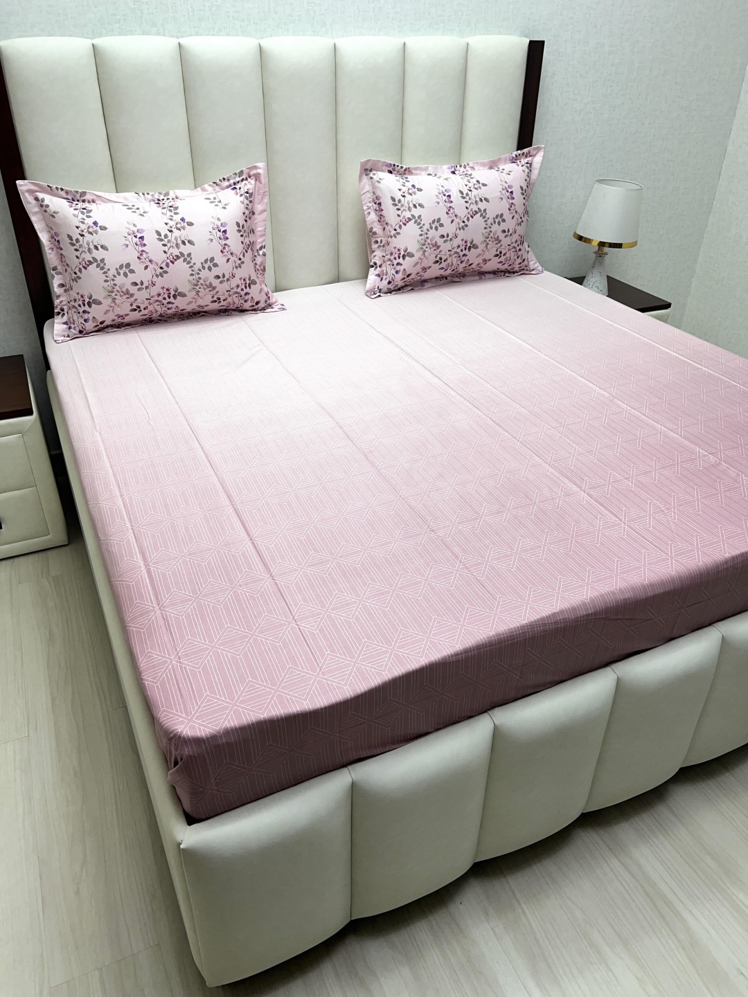Pure Decor Royal Majestic Pink Printed Pure Cotton 380TC King Bedsheet Set 2.74m x 2.74m
Pure Decor Royal Majestic Pink Printed Pure Cotton 380TC King Bedsheet Set 2.74m x 2.74m