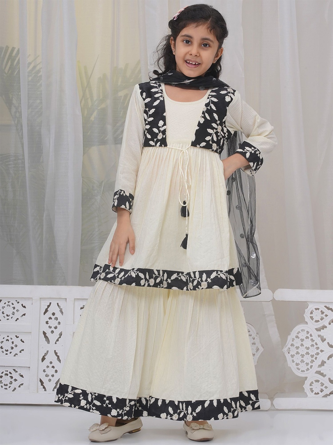 Little Bansi Girls Floral Embroidered Thread Work Pure Cotton Kurta with Sharara & Dupatta, Cream
Little Bansi Girls Floral Embroidered Thread Work Pure Cotton Kurta with Sharara & Dupatta, Cream