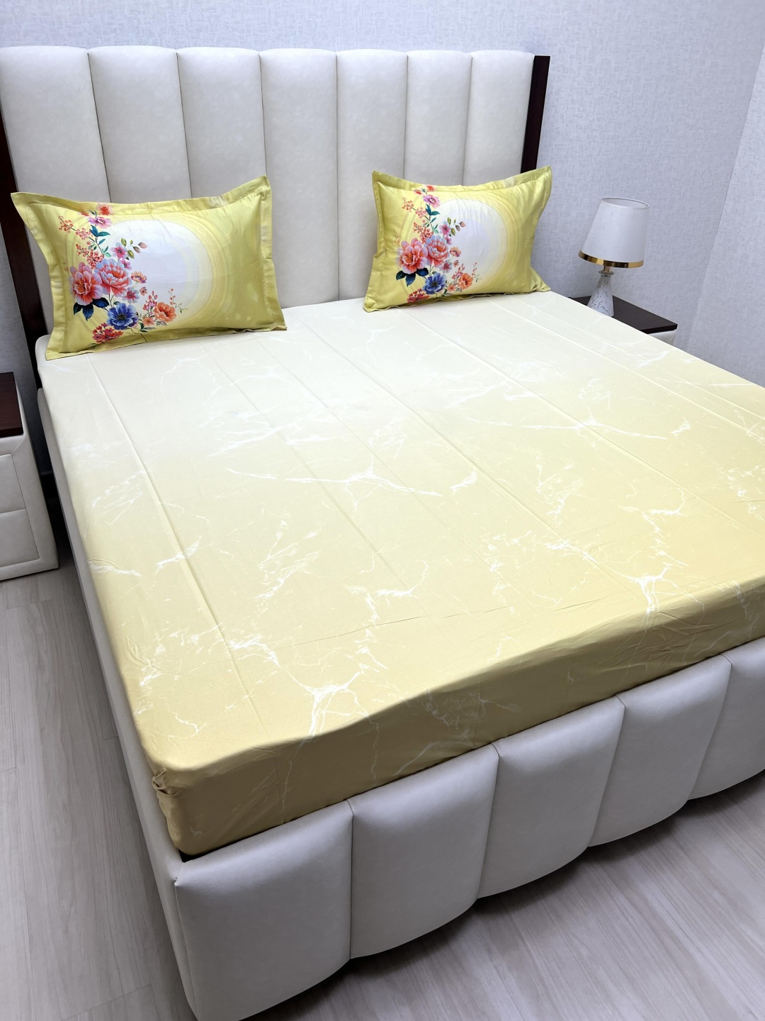 Pure Decor Royal Majestic Yellow Printed Cotton 380 TC King Bedsheet Set 2.74m x 2.74m
Pure Decor Royal Majestic Yellow Printed Cotton 380 TC King Bedsheet Set 2.74m x 2.74m