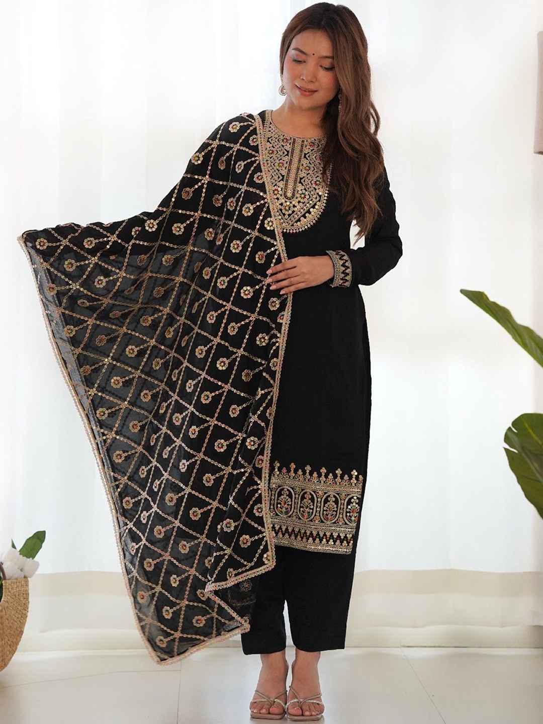 Yara Creation Floral Yoke Design Sequinned Vichitra Silk Kurta With Trousers & Dupatta, Black
Yara Creation Floral Yoke Design Sequinned Vichitra Silk Kurta With Trousers & Dupatta, Black