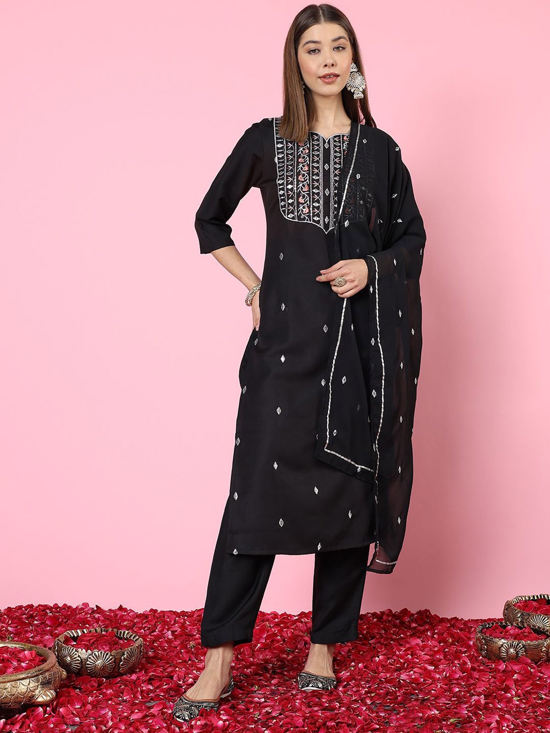 Anouk Rustic Floral Embroidered Sweetheart Neck Straight Kurta With Trousers & Dupatta, Black
Anouk Rustic Floral Embroidered Sweetheart Neck Straight Kurta With Trousers & Dupatta, Black
