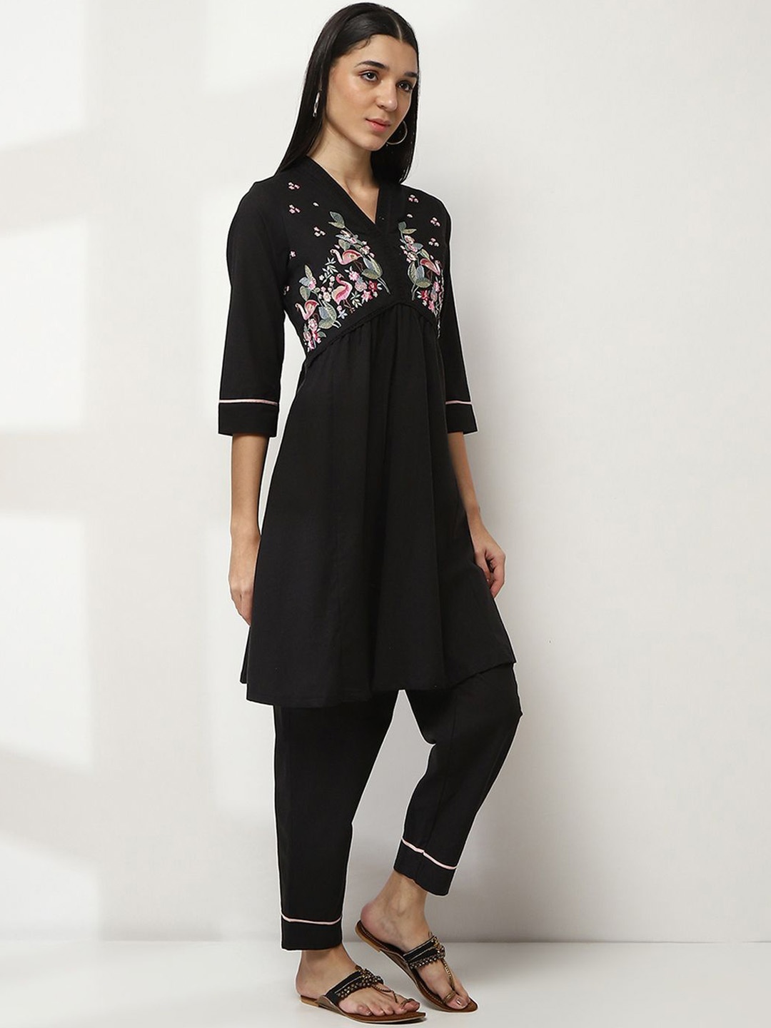 Rangriti Floral Printed V-Neck Pleated A-Line Pure Cotton Kurta with Trousers, Black
Rangriti Floral Printed V-Neck Pleated A-Line Pure Cotton Kurta with Trousers, Black