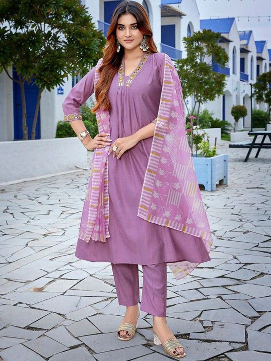 Ariya Prints Women Ethnic Motifs Yoke Design Pleated Mirror Work Kurta with Trousers & With Dupatta, Purple
Ariya Prints Women Ethnic Motifs Yoke Design Pleated Mirror Work Kurta with Trousers & With Dupatta, Purple