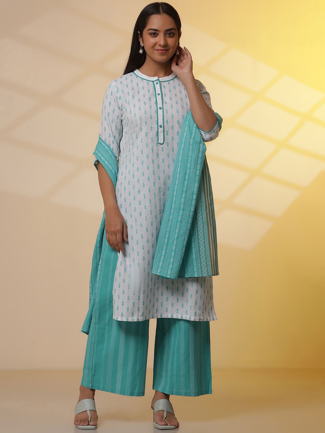 AURELIA Floral Embroidered Mandarin Collar Cotton Straight Kurta With Palazzo & Dupatta, White
AURELIA Floral Embroidered Mandarin Collar Cotton Straight Kurta With Palazzo & Dupatta, White