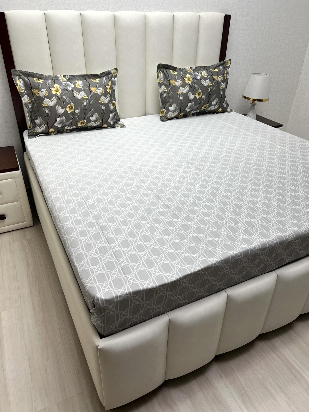 Pure Decor Royal Majestic Grey Printed Pure Cotton 300 TC King Bedsheet Set 2.74 x 2.74 m
Pure Decor Royal Majestic Grey Printed Pure Cotton 300 TC King Bedsheet Set 2.74 x 2.74 m