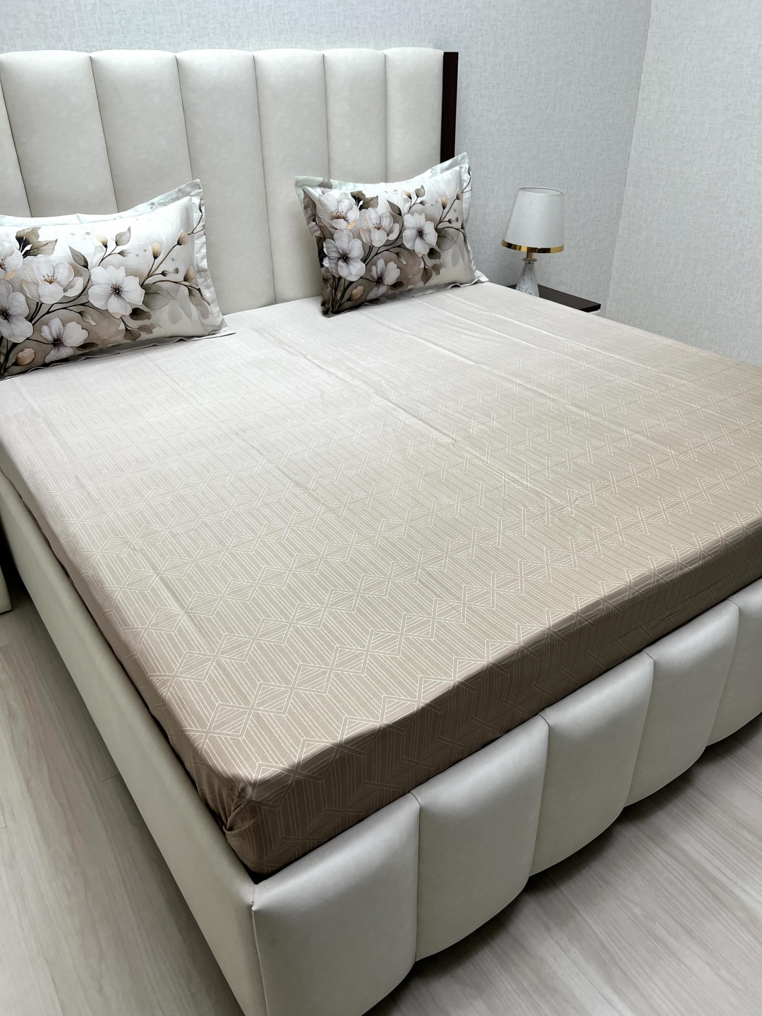 Pure Decor Brown & Brown Printed Pure Cotton 350 TC King Bedsheet Set 2.74 m x 2.74 m
Pure Decor Brown & Brown Printed Pure Cotton 350 TC King Bedsheet Set 2.74 m x 2.74 m