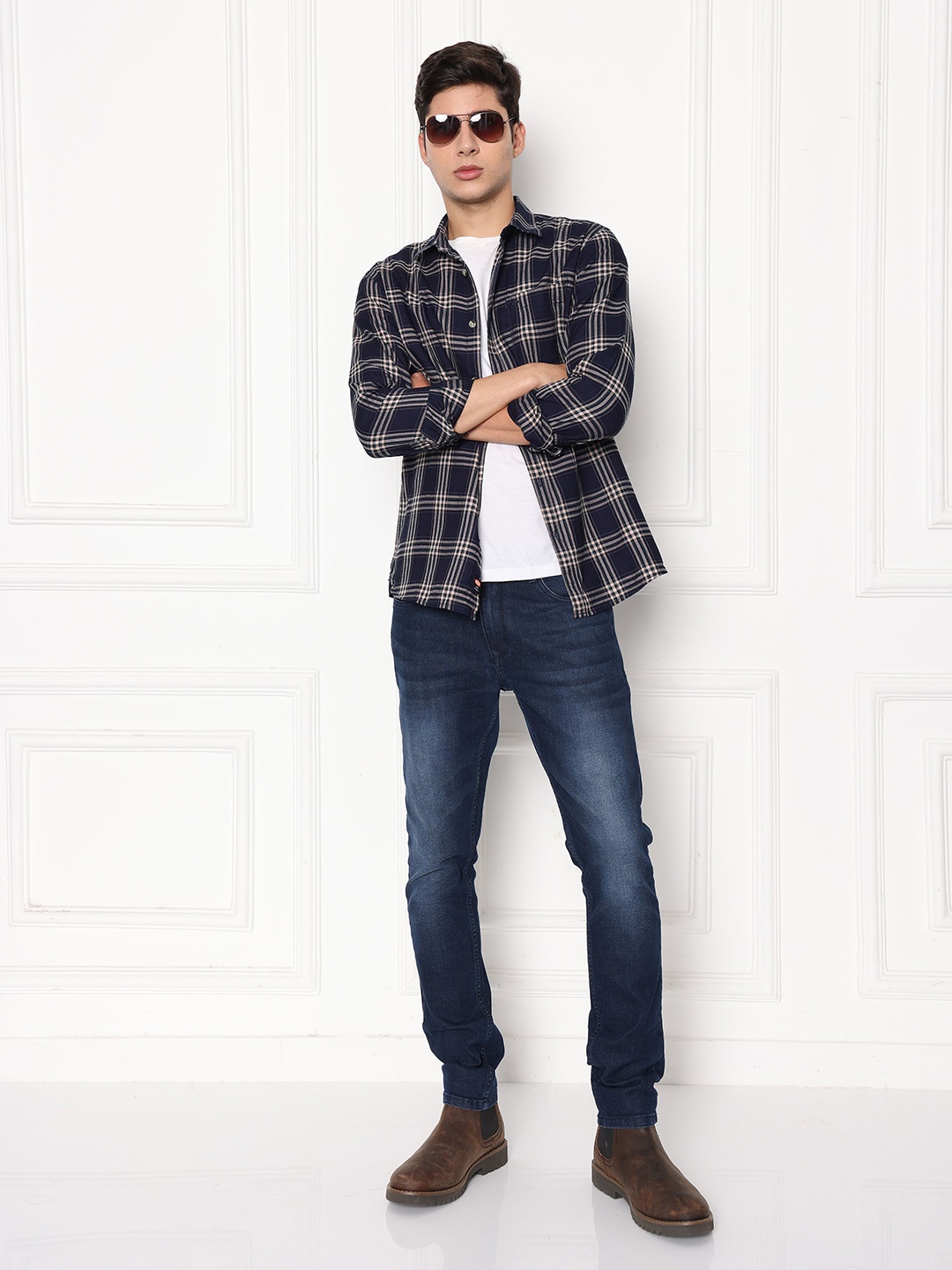 RIGS AND RAGS Men Premium Fit Spread Collar Tartan Checked Cotton Casual Shirt, Navy blue
RIGS AND RAGS Men Premium Fit Spread Collar Tartan Checked Cotton Casual Shirt, Navy blue