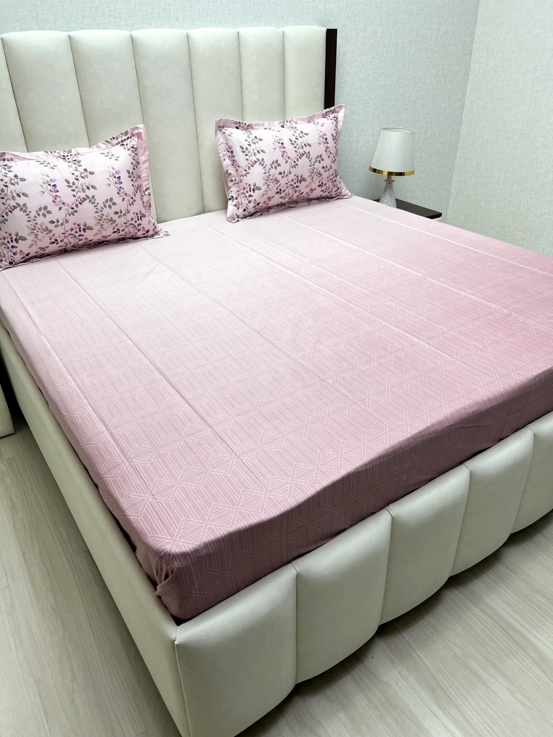 Pure Decor Royal Majestic Pink Printed Pure Cotton 350 TC King Bedsheet Set 2.74m x 2.74m
Pure Decor Royal Majestic Pink Printed Pure Cotton 350 TC King Bedsheet Set 2.74m x 2.74m