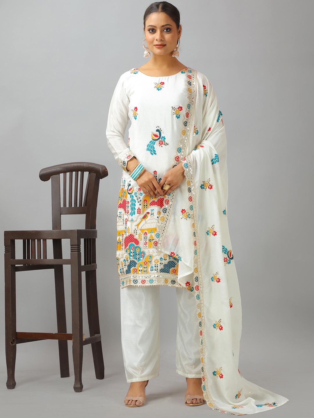 BHARODIYA ENTERPRISES Floral Embroidered Sequinned Straight Kurta With Palazzos & Dupatta, White
BHARODIYA ENTERPRISES Floral Embroidered Sequinned Straight Kurta With Palazzos & Dupatta, White