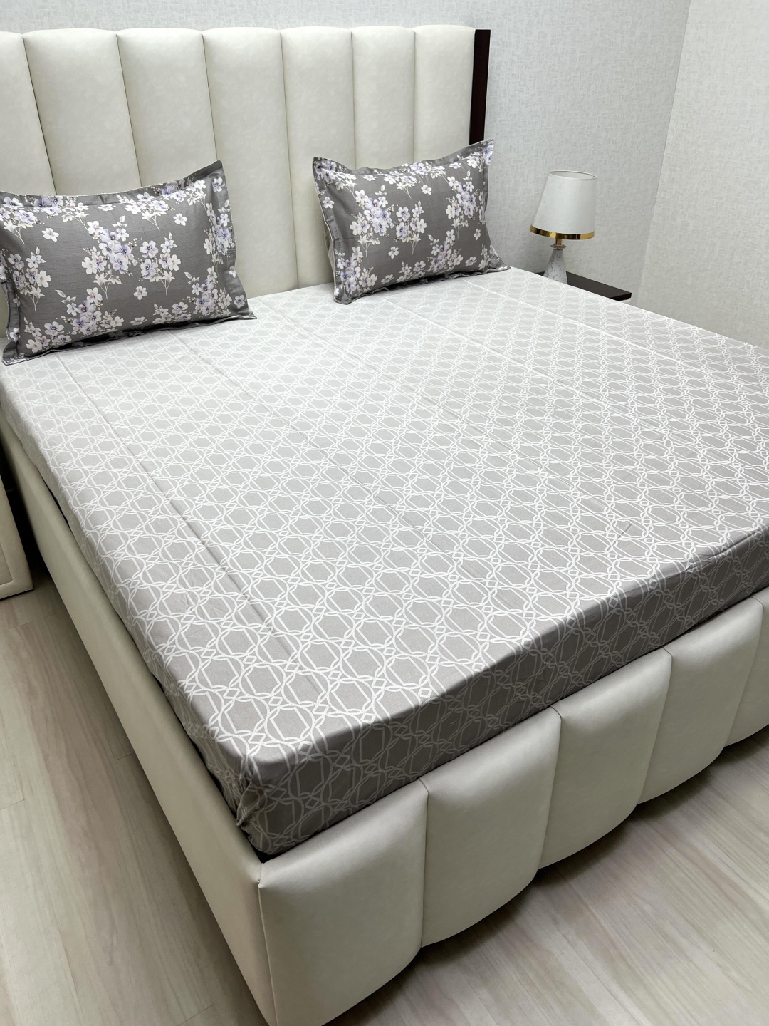 Pure Decor Royal Majestic Grey & White Geometric 330 TC King Bedsheet Set 2.74 m x 2.74 m
Pure Decor Royal Majestic Grey & White Geometric 330 TC King Bedsheet Set 2.74 m x 2.74 m