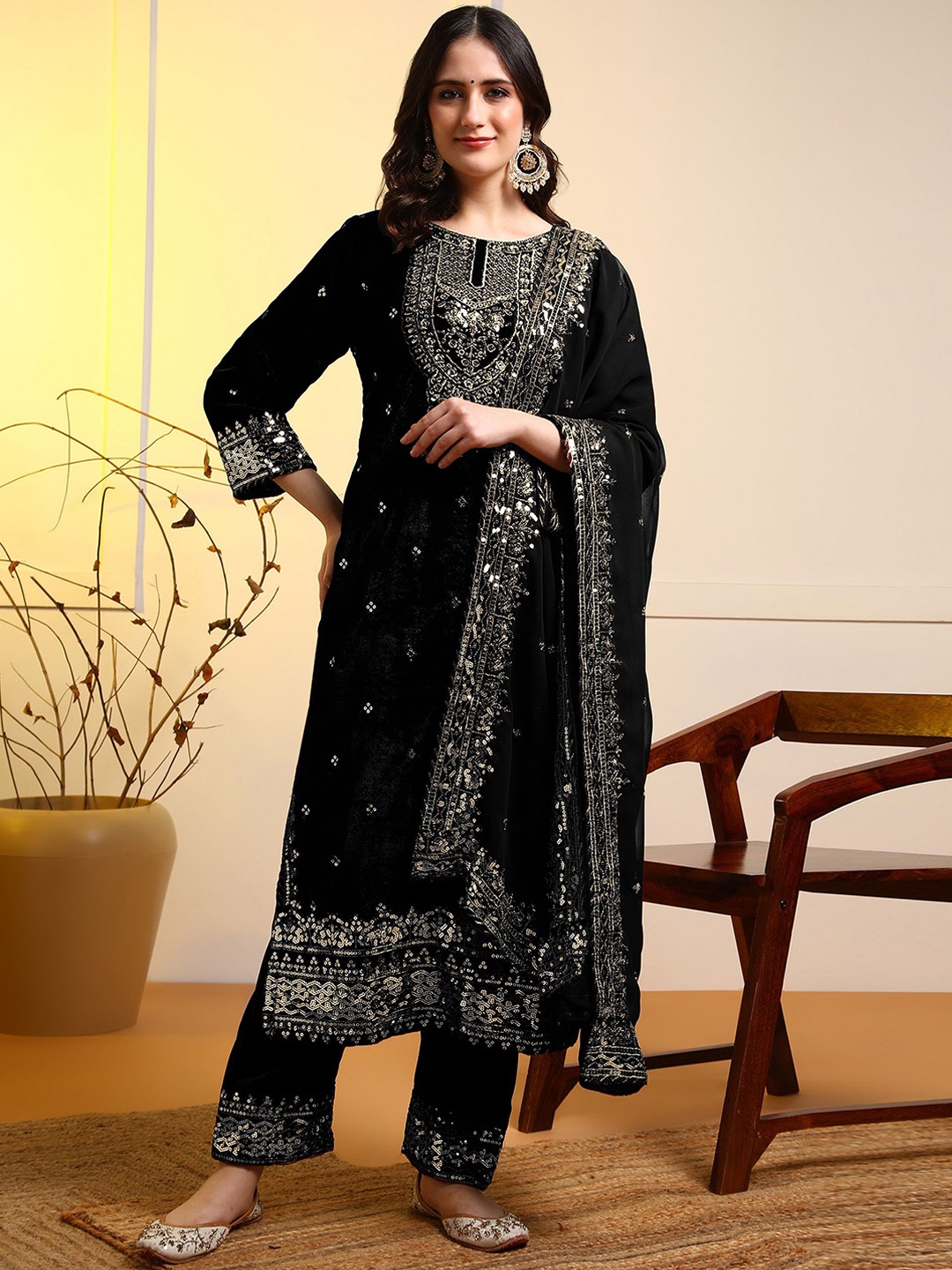 BHARODIYA ENTERPRISES Women Embroidered Regular Sequinned Velvet Kurta with Palazzos & With Dupatta, Black
BHARODIYA ENTERPRISES Women Embroidered Regular Sequinned Velvet Kurta with Palazzos & With Dupatta, Black