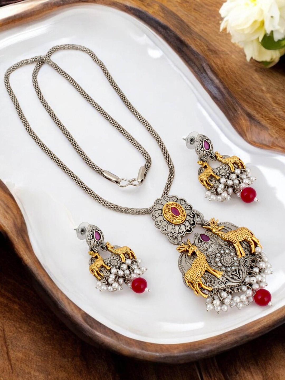 LUCKY JEWELLERY Silver-Plated Artificial Stones Studded And Beaded Necklace And Earrings
LUCKY JEWELLERY Silver-Plated Artificial Stones Studded And Beaded Necklace And Earrings
