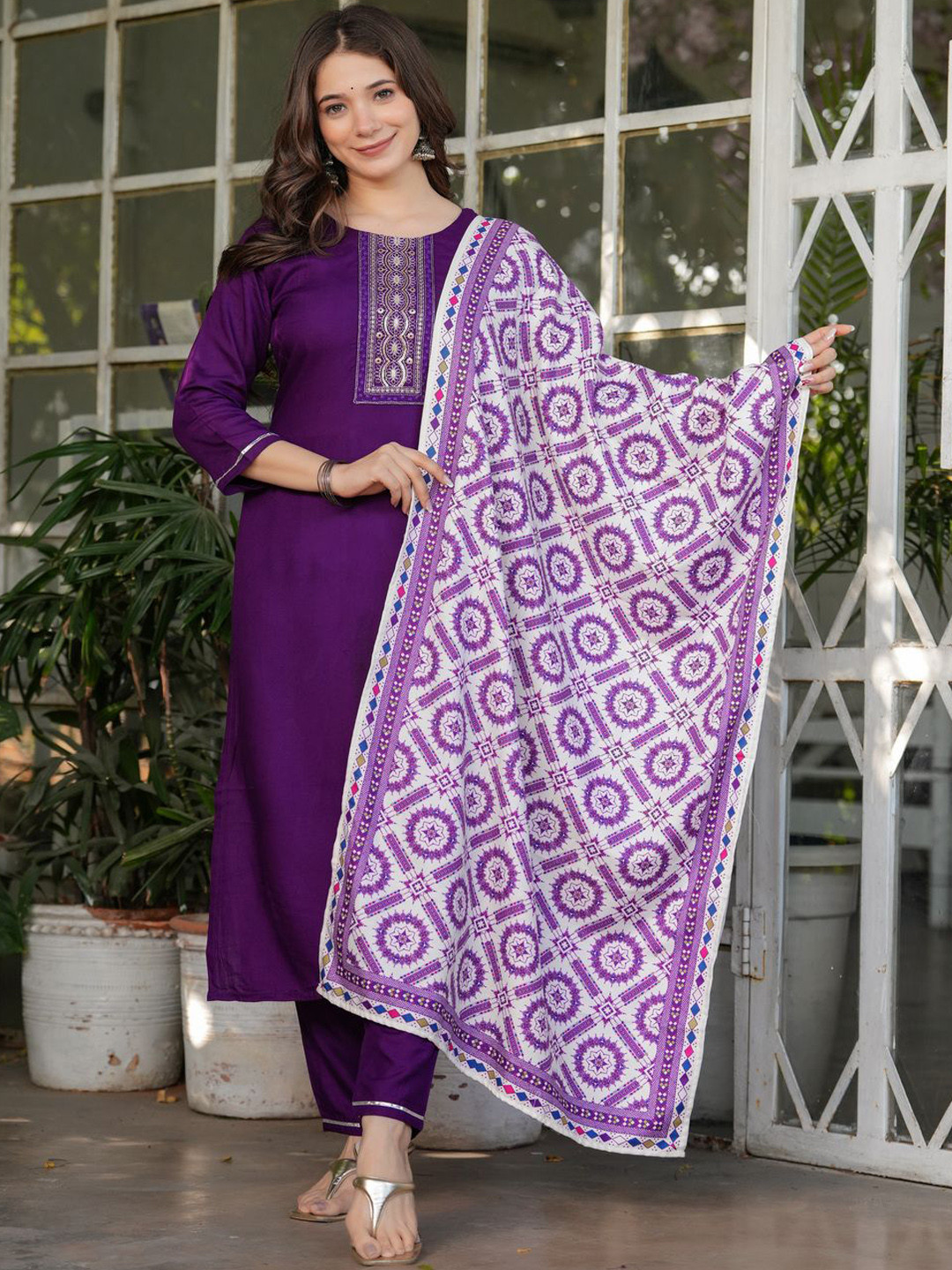 REALLTREND Floral Yoke Design Round Neck Sequinned Straight Kurta With Trousers & Dupatta, Violet
REALLTREND Floral Yoke Design Round Neck Sequinned Straight Kurta With Trousers & Dupatta, Violet
