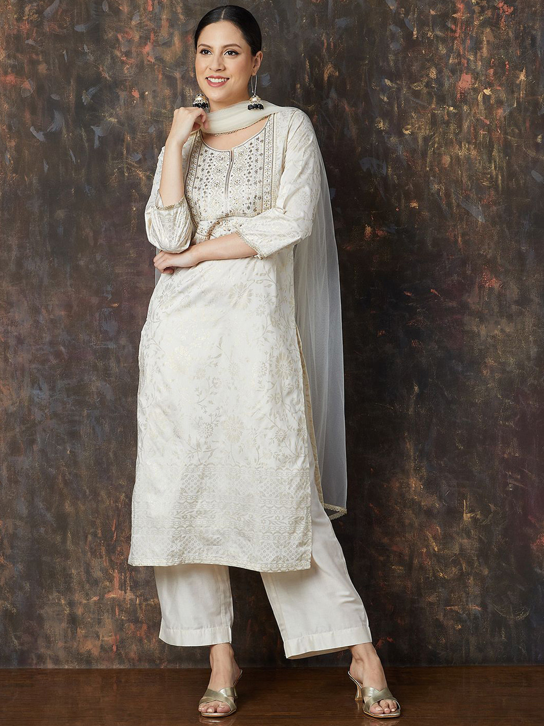 Melange by Lifestyle Floral Printed notch Neck Thread Work Kurta With Palazzo & Dupatta, Off white
Melange by Lifestyle Floral Printed notch Neck Thread Work Kurta With Palazzo & Dupatta, Off white