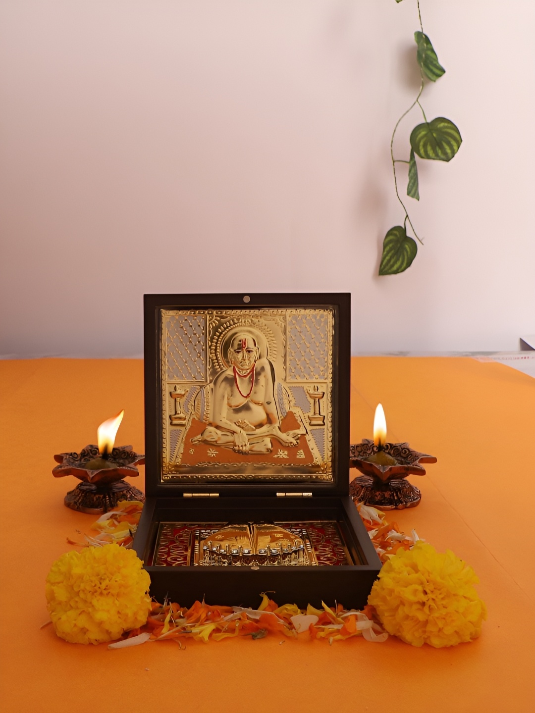 INTERNATIONAL GIFT Gold-Toned Karoli Baba Charan Paduka Box Religious Pooja Essentials
INTERNATIONAL GIFT Gold-Toned Karoli Baba Charan Paduka Box Religious Pooja Essentials