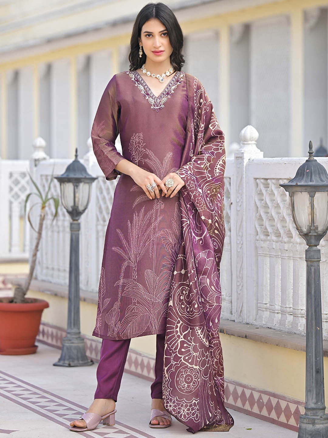 Anouk Purple Floral Printed V-Neck Sequinned Straight Kurta With Trousers & Dupatta
Anouk Purple Floral Printed V-Neck Sequinned Straight Kurta With Trousers & Dupatta