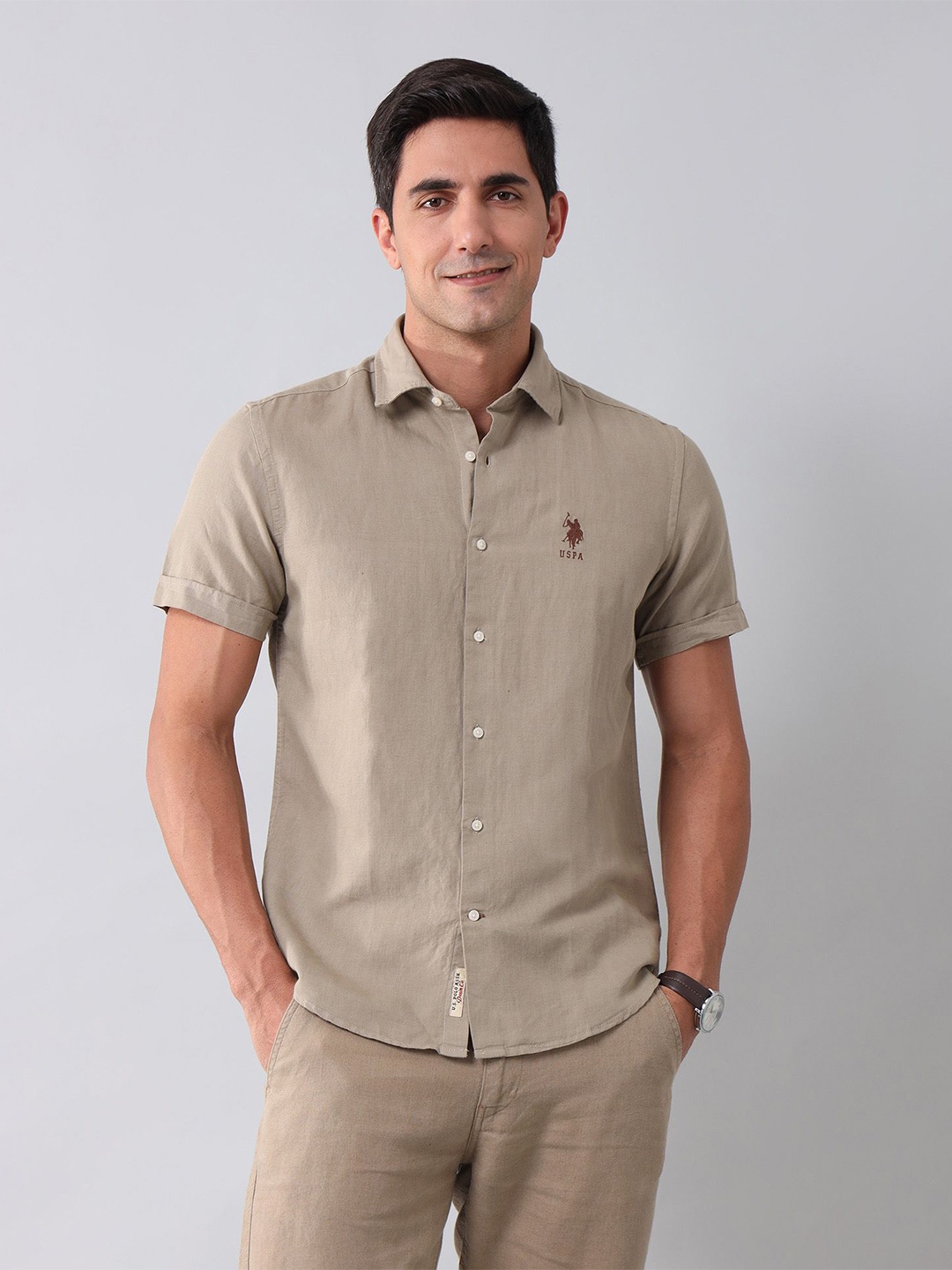 U.S. Polo Assn. Denim Co. Men Classic Fit Spread Collar Solid Linen Casual Shirt, Brown
U.S. Polo Assn. Denim Co. Men Classic Fit Spread Collar Solid Linen Casual Shirt, Brown