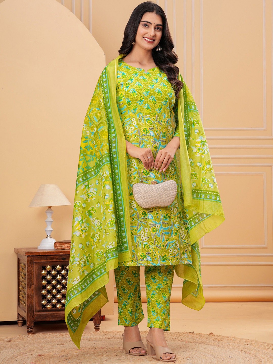 UT Venero Women Floral Printed Regular Pure Cotton Kurta with Trousers & With Dupatta, Green
UT Venero Women Floral Printed Regular Pure Cotton Kurta with Trousers & With Dupatta, Green