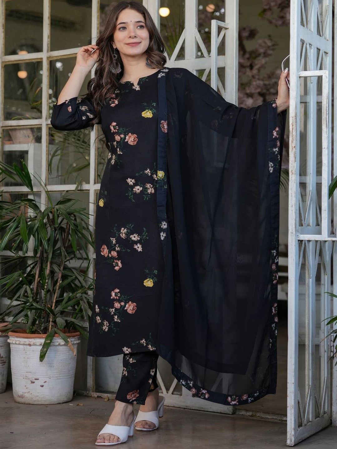 REALLTREND Floral Printed Notch-Neck Straight Kurta With Trousers And Dupatta, Black
REALLTREND Floral Printed Notch-Neck Straight Kurta With Trousers And Dupatta, Black