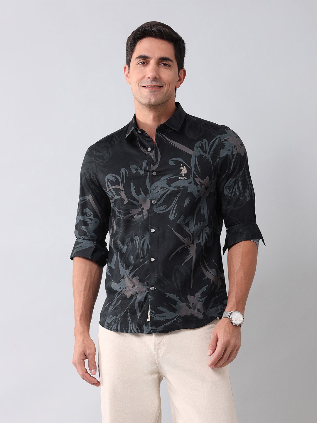 U.S. Polo Assn. Denim Co. Men Classic Fit Spread Collar Floral Printed Cotton Casual Shirt, Black
U.S. Polo Assn. Denim Co. Men Classic Fit Spread Collar Floral Printed Cotton Casual Shirt, Black