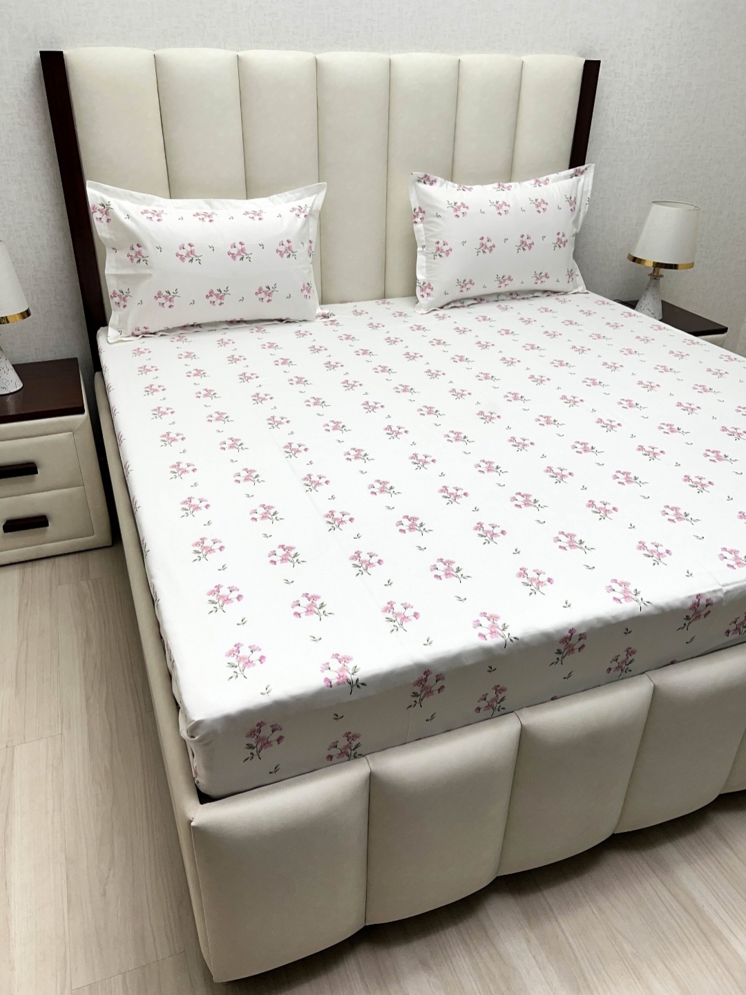 Pure Decor Royal Passion White Printed Pure Cotton 220 TC Queen Bedsheet Set 2.28m x 2.54m
Pure Decor Royal Passion White Printed Pure Cotton 220 TC Queen Bedsheet Set 2.28m x 2.54m