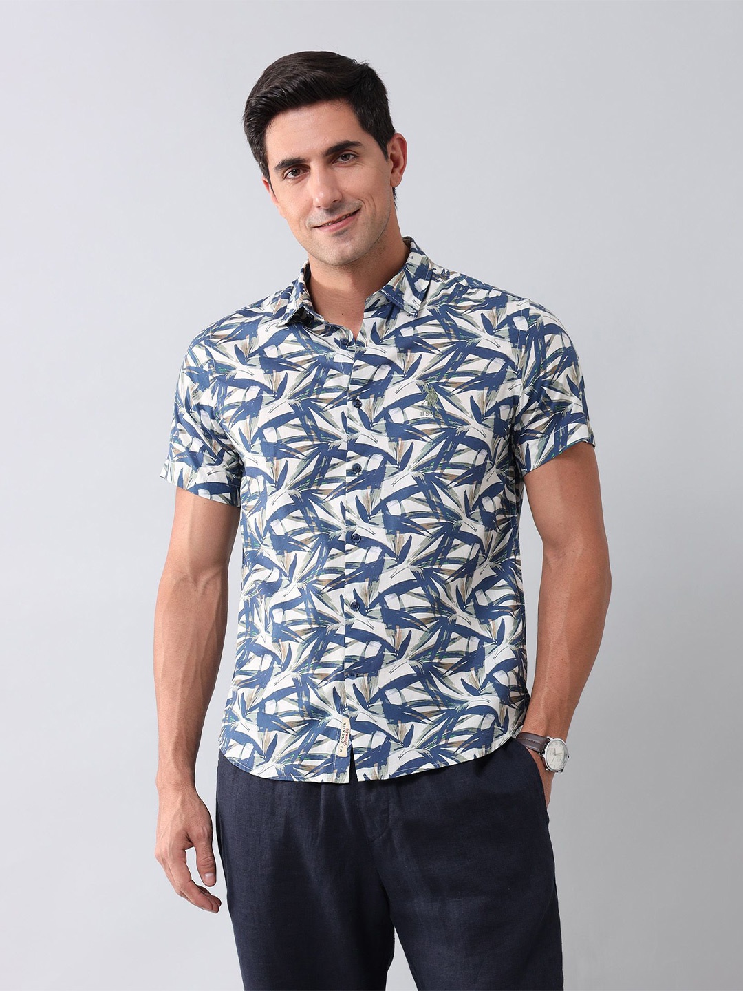 U.S. Polo Assn. Denim Co. Men Classic Fit Spread Collar Floral Printed Cotton Casual Shirt, Beige
U.S. Polo Assn. Denim Co. Men Classic Fit Spread Collar Floral Printed Cotton Casual Shirt, Beige