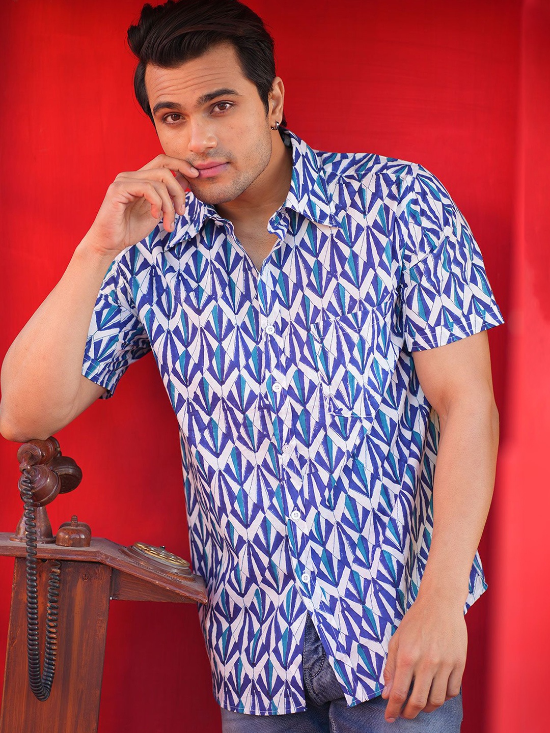 Style Matters Men Standard Fit Spread Collar Chevron Striped Cotton Casual Shirt, Blue
Style Matters Men Standard Fit Spread Collar Chevron Striped Cotton Casual Shirt, Blue