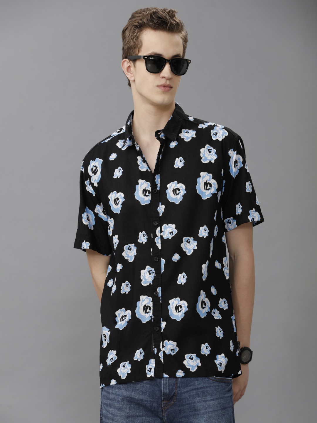 Voi Jeans Men Relaxed Fit Spread Collar Floral Printed Cotton Casual Shirt, Black
Voi Jeans Men Relaxed Fit Spread Collar Floral Printed Cotton Casual Shirt, Black